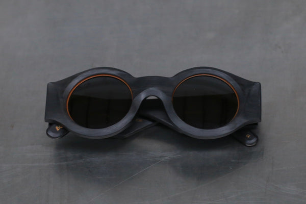 Rigards x UMA WANG joint RG00UW16 series horn wire cutting handmade glasses RG-RG00UW16-HSH black frame dark gray lens